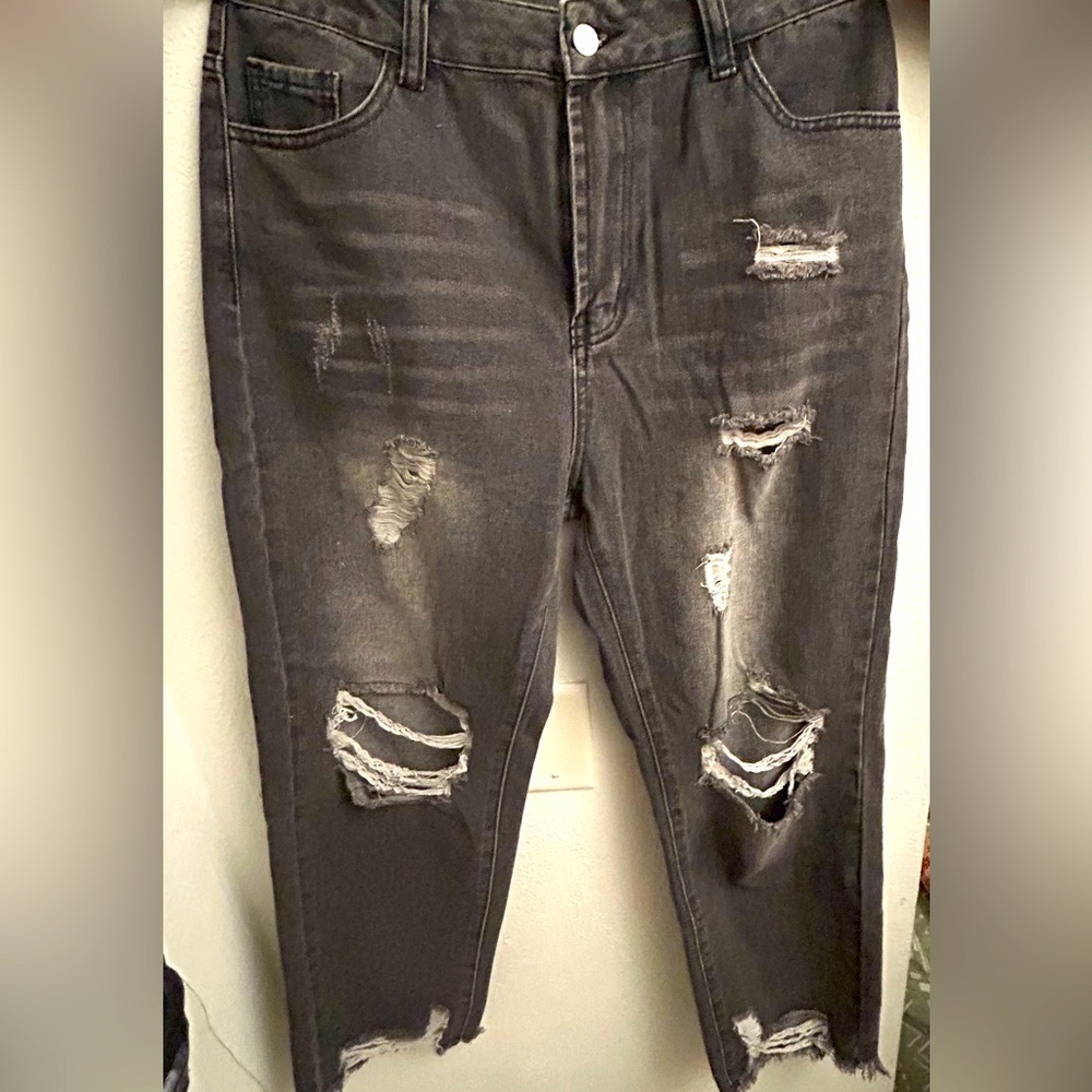 Shein black ripped jeans with rips at the knees. (Swipe for more pictures).